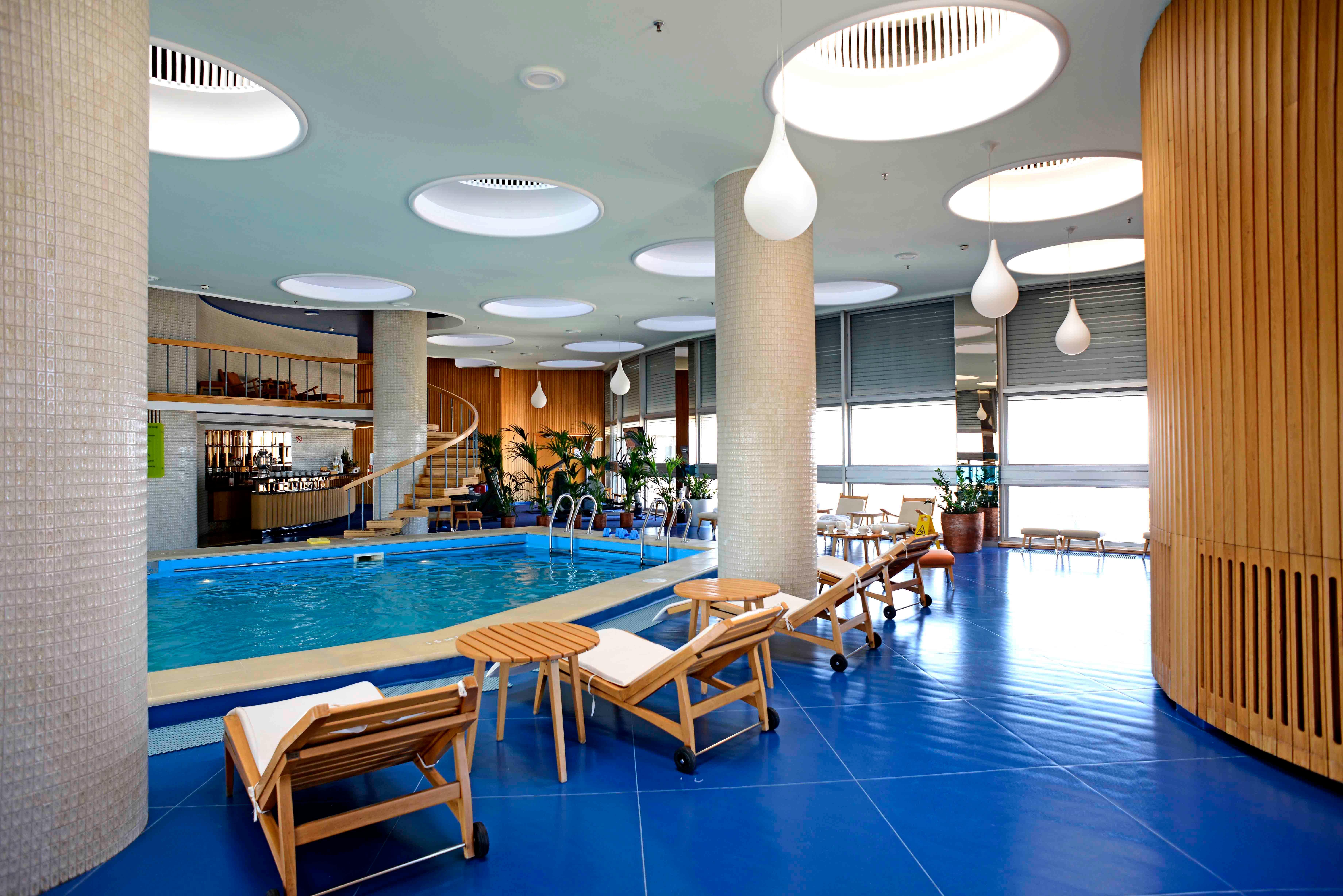 Grand Hotel Bucureşti Facilități foto The swimming pool at the hotel