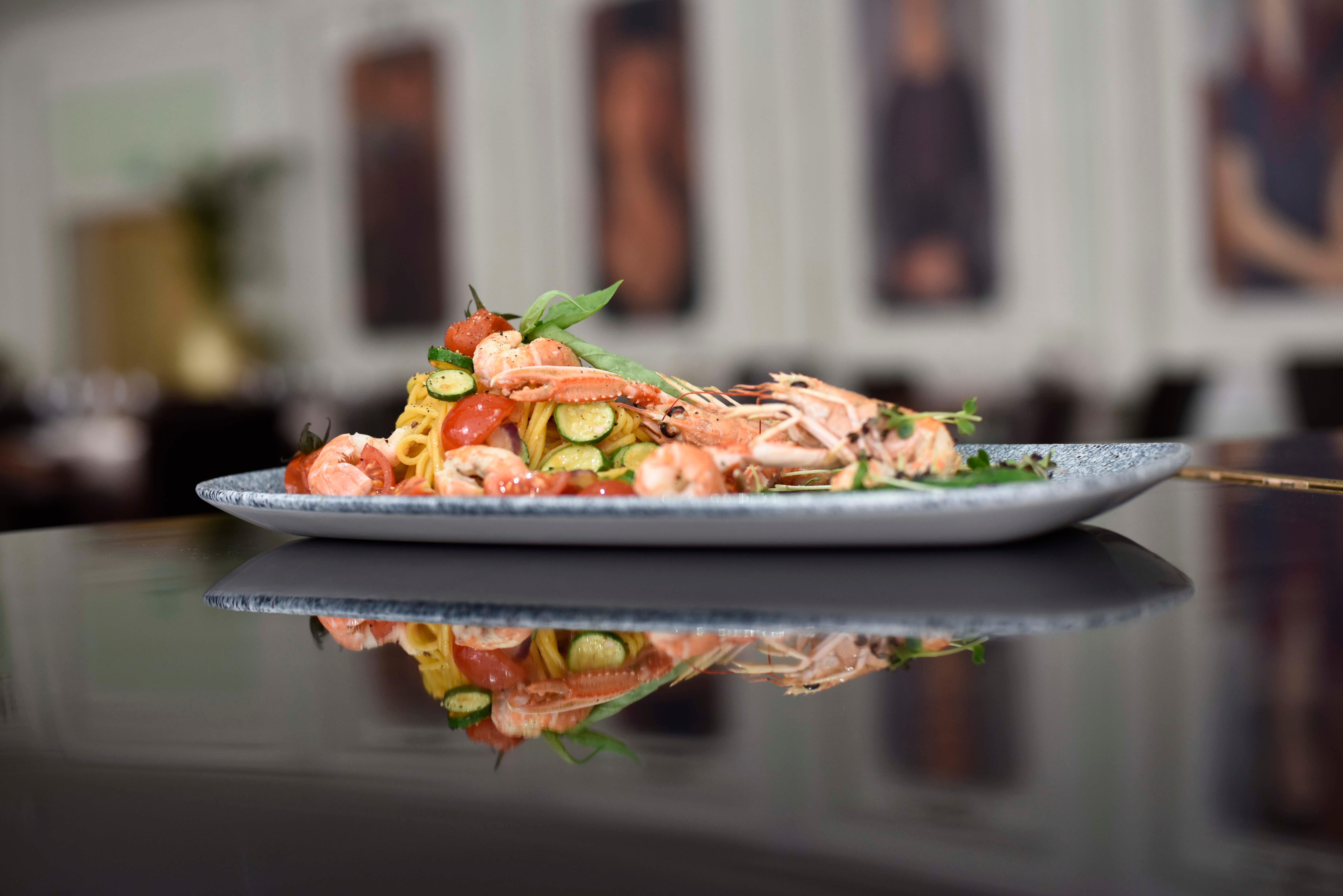 Grand Hotel Bucureşti Exterior foto A prawn and pasta dish