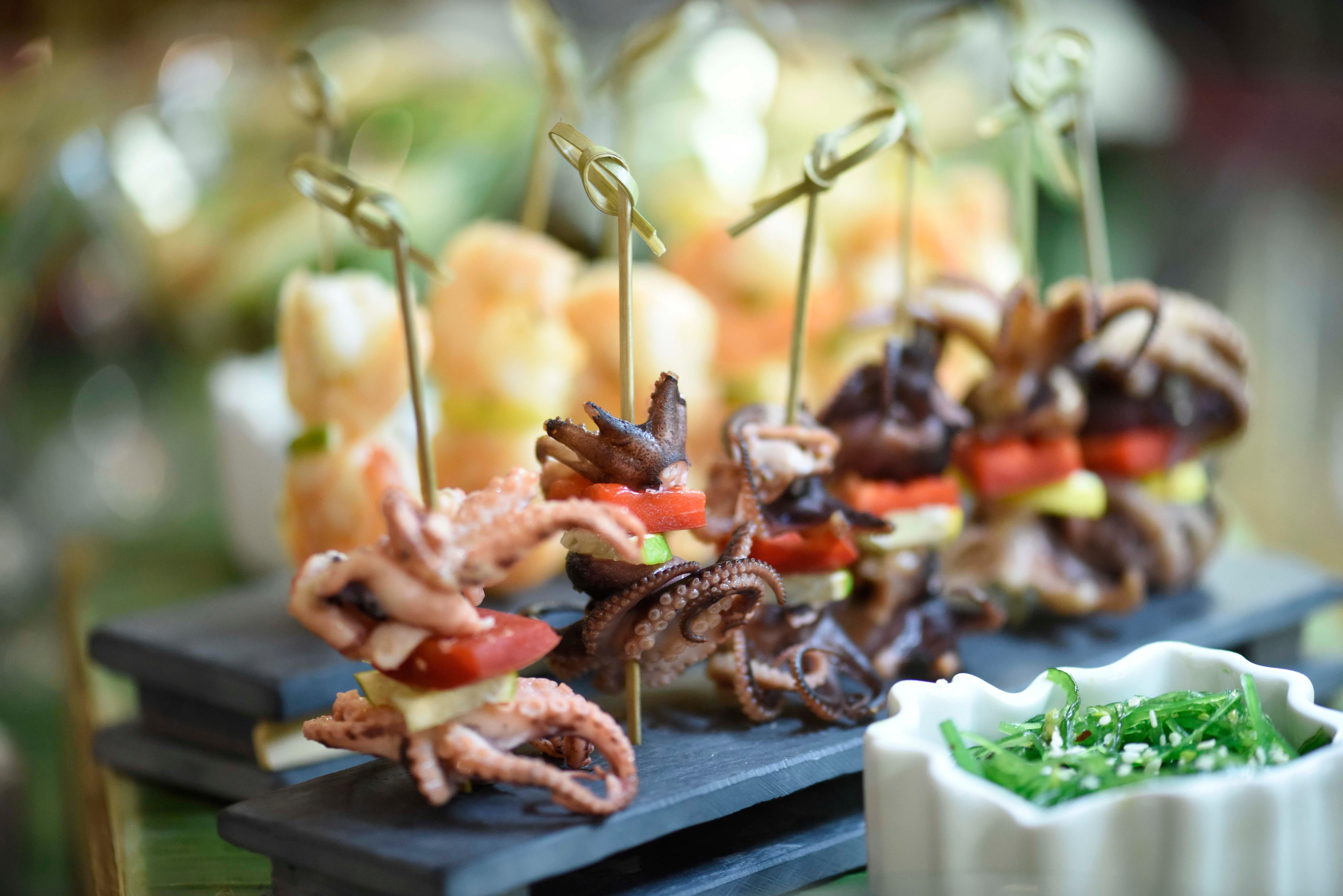 Grand Hotel Bucureşti Exterior foto Octopus and shiitake mushroom skewers