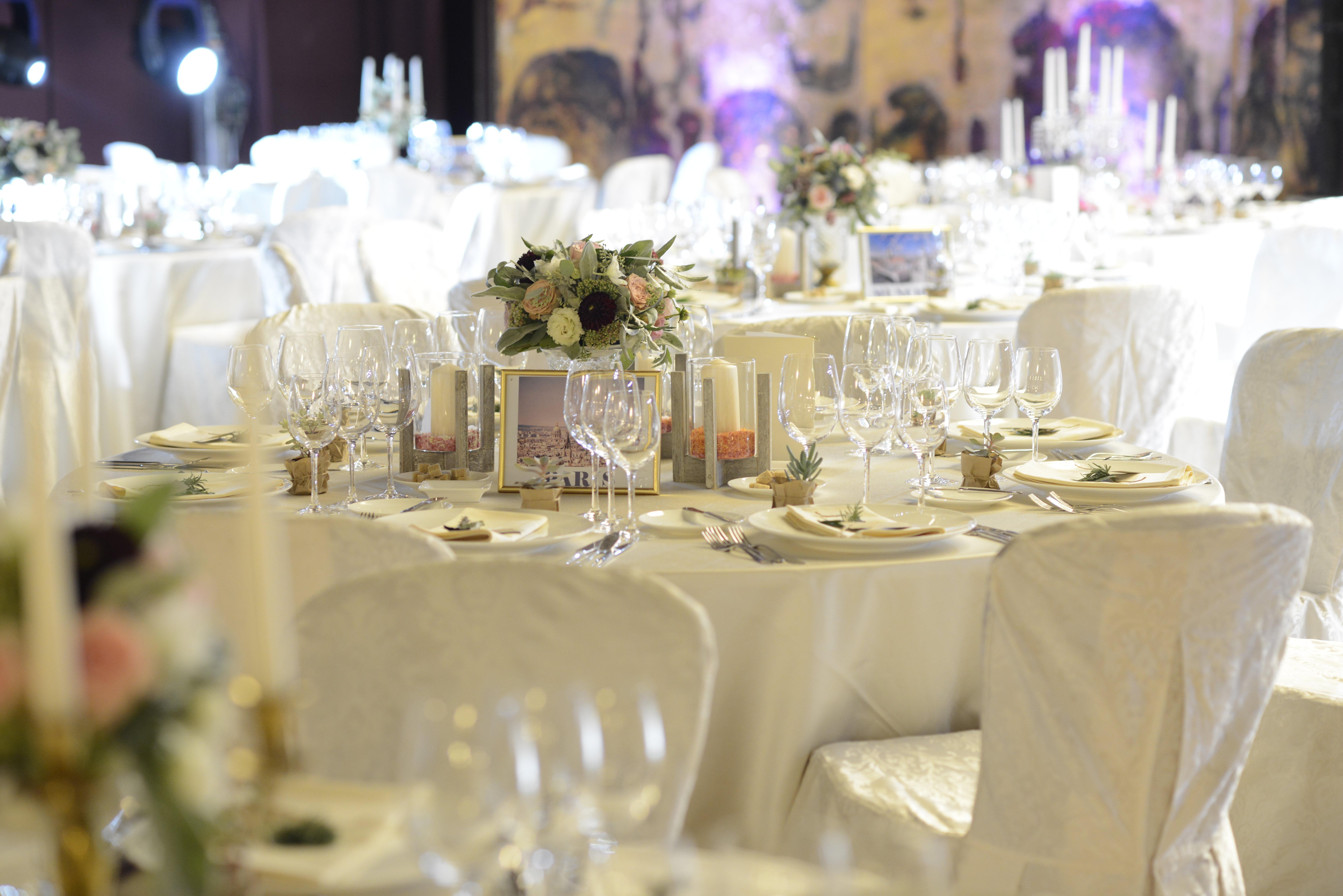 Grand Hotel Bucureşti Exterior foto A table set for a formal dinner