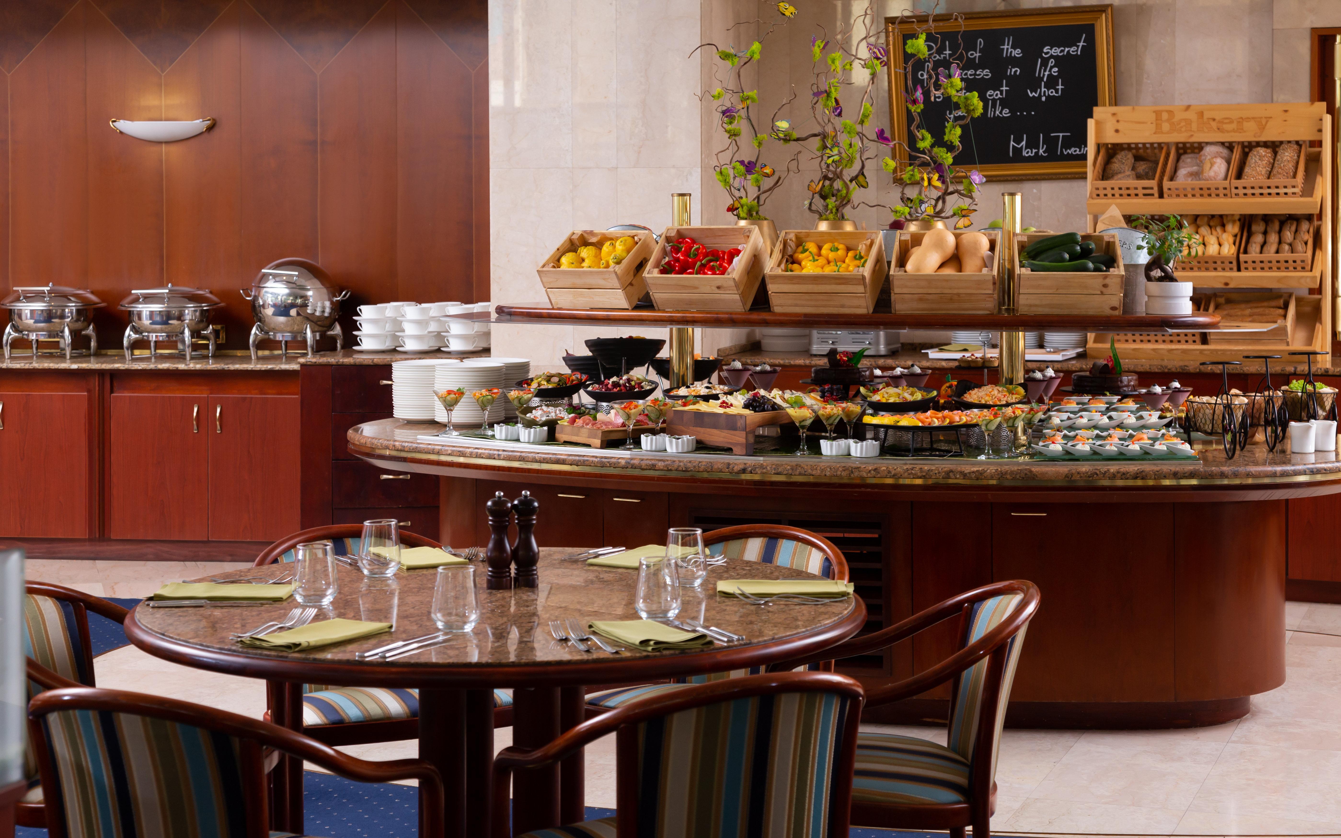 Grand Hotel Bucureşti Exterior foto A buffet at a hotel